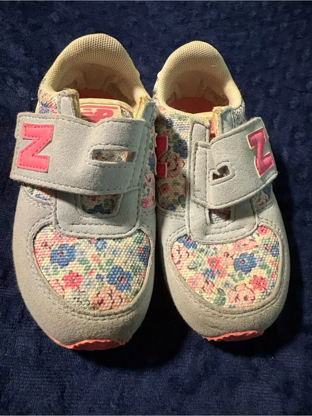 New Balance Kids Floral Velcro Sneakers - Light Gray & Pink Accents toddler  7.5